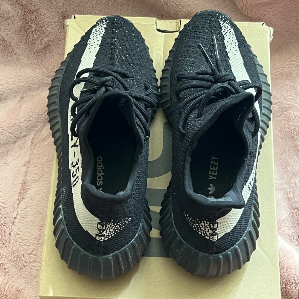 Oreo Yeezy Boost 350 V2